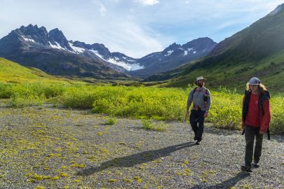 Hiking down the middle of the valley on the 10 in 10 alpine hiking tour.