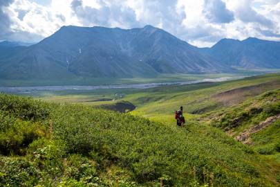 Descending into the Ikiakpuk Valley.